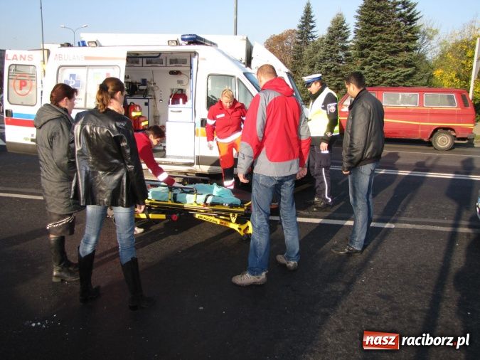 Zdjęcie w galerii na portalu naszraciborz.pl: Brawurowa jazda i nadmierna prędkość. Pirat drogowy potrącił pieszego! wiadomości z regionu