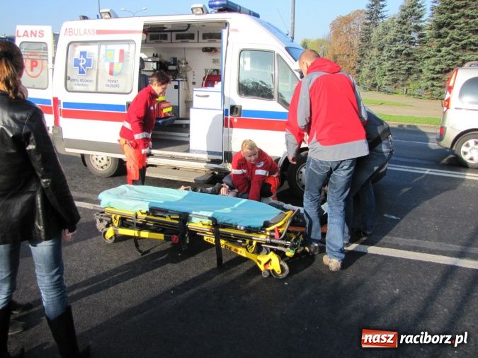 Zdjęcie w galerii na portalu naszraciborz.pl: Brawurowa jazda i nadmierna prędkość. Pirat drogowy potrącił pieszego! wiadomości z regionu
