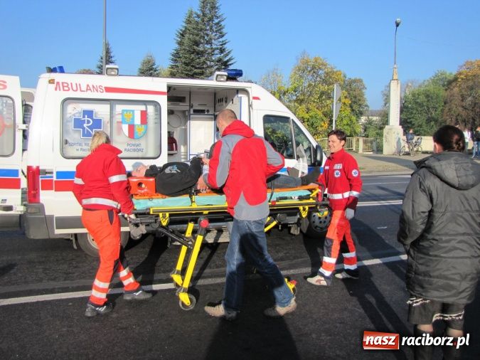 Zdjęcie w galerii na portalu naszraciborz.pl: Brawurowa jazda i nadmierna prędkość. Pirat drogowy potrącił pieszego! wiadomości z regionu