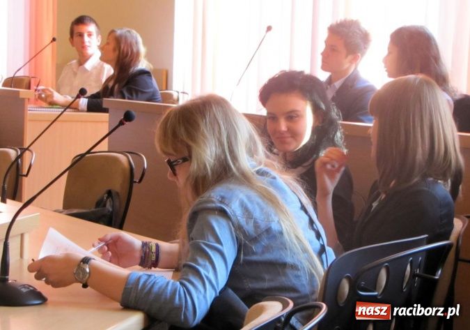 Zdjęcie w galerii na portalu naszraciborz.pl: Pierwsze posiedzenie nowej Młodzieżowej Rady Miasta wiadomości z regionu
