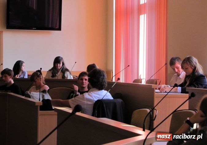 Zdjęcie w galerii na portalu naszraciborz.pl: Pierwsze posiedzenie nowej Młodzieżowej Rady Miasta wiadomości z regionu