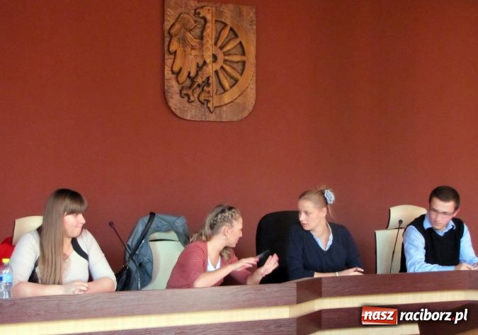 Zdjęcie w galerii na portalu naszraciborz.pl: Pierwsze posiedzenie nowej Młodzieżowej Rady Miasta wiadomości z regionu