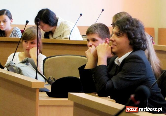 Zdjęcie w galerii na portalu naszraciborz.pl: Pierwsze posiedzenie nowej Młodzieżowej Rady Miasta wiadomości z regionu