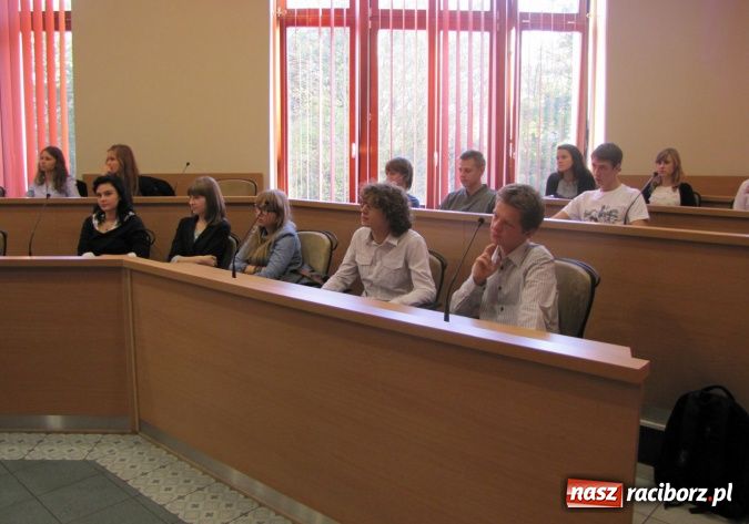 Zdjęcie w galerii na portalu naszraciborz.pl: Pierwsze posiedzenie nowej Młodzieżowej Rady Miasta wiadomości z regionu