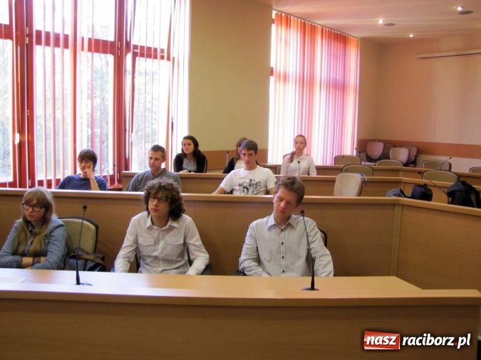 Zdjęcie w galerii na portalu naszraciborz.pl: Pierwsze posiedzenie nowej Młodzieżowej Rady Miasta wiadomości z regionu