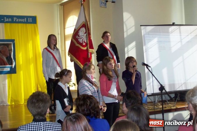 Zdjęcie w galerii na portalu naszraciborz.pl: Dzień Papieski w Dniu Nauczyciela wiadomości z regionu