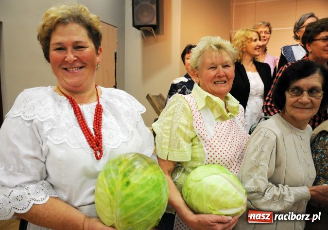 Zdjęcie w galerii na portalu naszraciborz.pl: W Tworkowie gospodynie rzewnie płakały, ale cebulę dziarsko szatkowały wiadomości z regionu