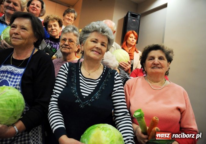 Zdjęcie w galerii na portalu naszraciborz.pl: W Tworkowie gospodynie rzewnie płakały, ale cebulę dziarsko szatkowały wiadomości z regionu