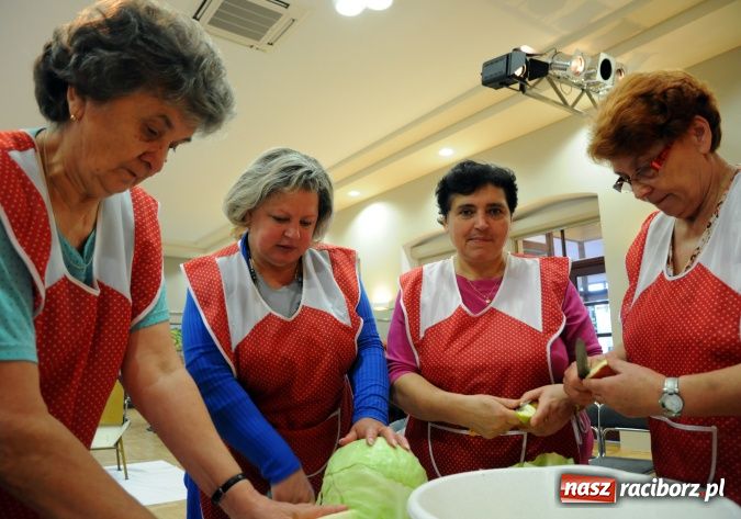 Zdjęcie w galerii na portalu naszraciborz.pl: W Tworkowie gospodynie rzewnie płakały, ale cebulę dziarsko szatkowały wiadomości z regionu