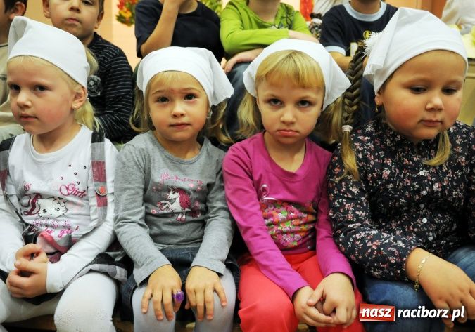 Zdjęcie w galerii na portalu naszraciborz.pl: W Tworkowie gospodynie rzewnie płakały, ale cebulę dziarsko szatkowały wiadomości z regionu