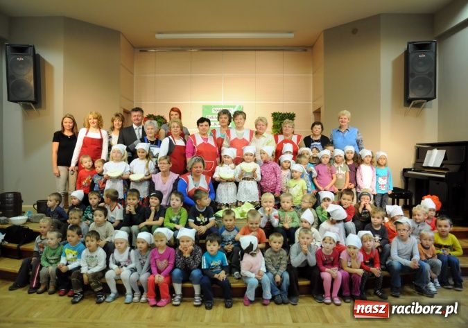 Zdjęcie w galerii na portalu naszraciborz.pl: W Tworkowie gospodynie rzewnie płakały, ale cebulę dziarsko szatkowały wiadomości z regionu