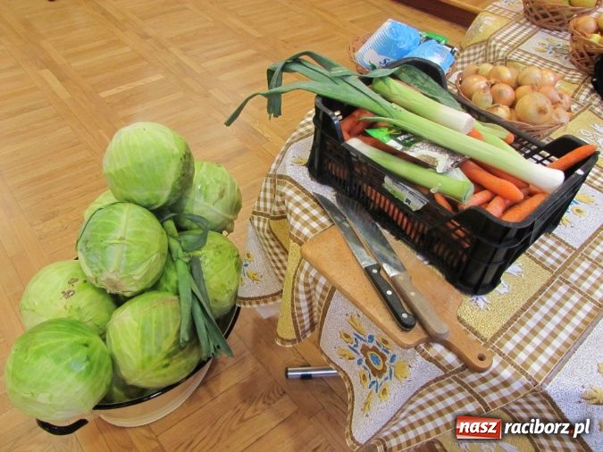 Zdjęcie w galerii na portalu naszraciborz.pl: W Tworkowie gospodynie rzewnie płakały, ale cebulę dziarsko szatkowały wiadomości z regionu