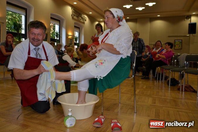 Zdjęcie w galerii na portalu naszraciborz.pl: W Tworkowie gospodynie rzewnie płakały, ale cebulę dziarsko szatkowały wiadomości z regionu