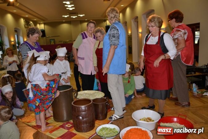 Zdjęcie w galerii na portalu naszraciborz.pl: W Tworkowie gospodynie rzewnie płakały, ale cebulę dziarsko szatkowały wiadomości z regionu