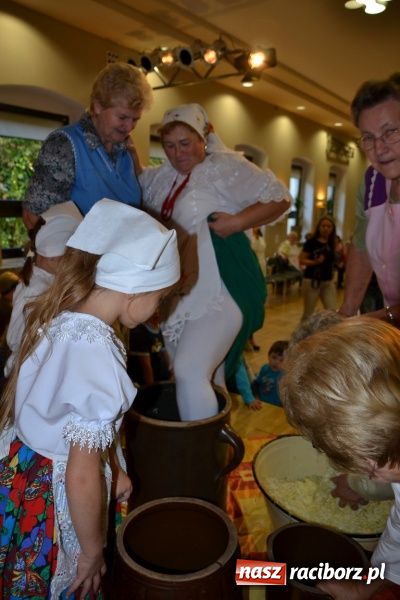 Zdjęcie w galerii na portalu naszraciborz.pl: W Tworkowie gospodynie rzewnie płakały, ale cebulę dziarsko szatkowały wiadomości z regionu