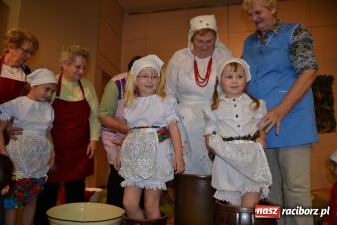 Zdjęcie w galerii na portalu naszraciborz.pl: W Tworkowie gospodynie rzewnie płakały, ale cebulę dziarsko szatkowały wiadomości z regionu