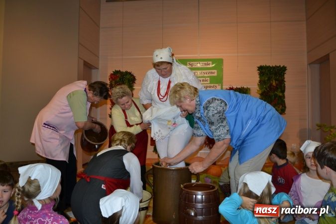 Zdjęcie w galerii na portalu naszraciborz.pl: W Tworkowie gospodynie rzewnie płakały, ale cebulę dziarsko szatkowały wiadomości z regionu