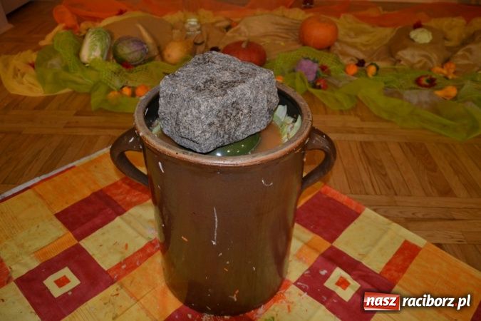 Zdjęcie w galerii na portalu naszraciborz.pl: W Tworkowie gospodynie rzewnie płakały, ale cebulę dziarsko szatkowały wiadomości z regionu