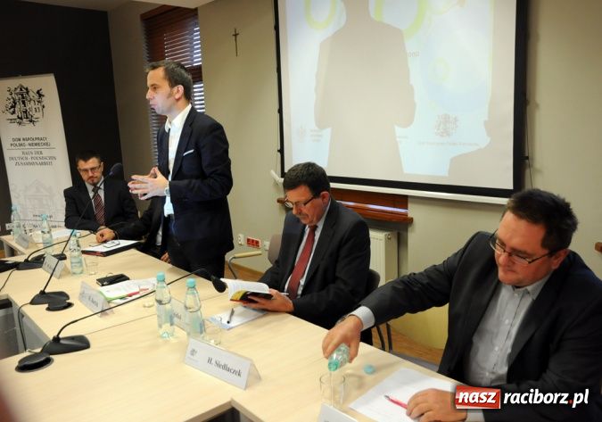 Zdjęcie w galerii na portalu naszraciborz.pl: Debata w starostwie: mniejszości językowe są sexy wiadomości z regionu