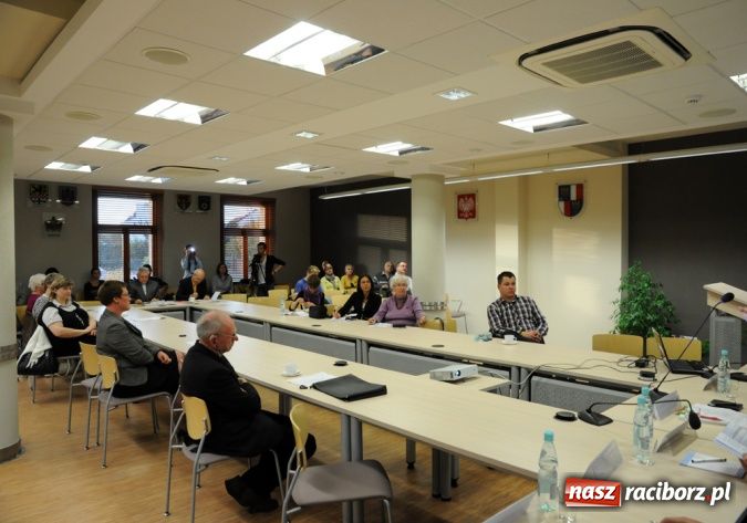 Zdjęcie w galerii na portalu naszraciborz.pl: Debata w starostwie: mniejszości językowe są sexy wiadomości z regionu