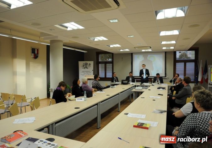 Zdjęcie w galerii na portalu naszraciborz.pl: Debata w starostwie: mniejszości językowe są sexy wiadomości z regionu