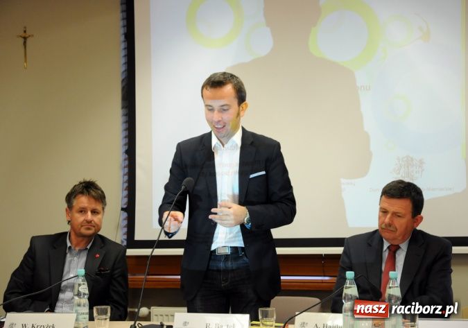 Zdjęcie w galerii na portalu naszraciborz.pl: Debata w starostwie: mniejszości językowe są sexy wiadomości z regionu