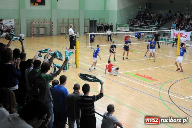 Zdjęcie w galerii na portalu naszraciborz.pl: AZS Rafako wygrał po tie-breaku wiadomości z regionu