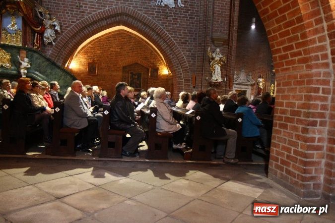 Zdjęcie w galerii na portalu naszraciborz.pl: Koncert chóralny w Sanktuarium MB Pokornej w Rudach wiadomości z regionu