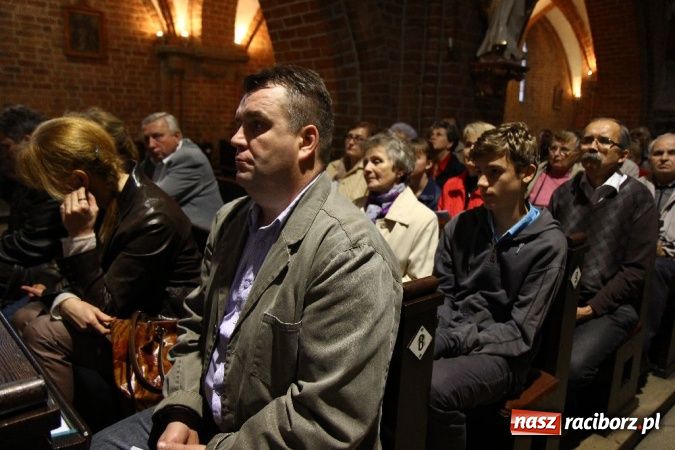 Zdjęcie w galerii na portalu naszraciborz.pl: Koncert chóralny w Sanktuarium MB Pokornej w Rudach wiadomości z regionu