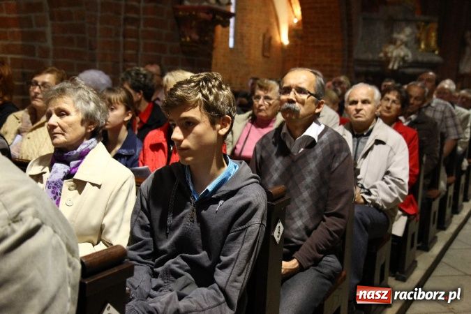 Zdjęcie w galerii na portalu naszraciborz.pl: Koncert chóralny w Sanktuarium MB Pokornej w Rudach wiadomości z regionu