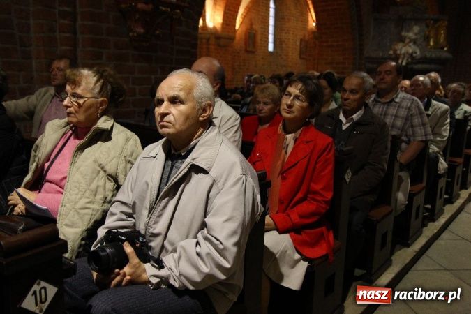 Zdjęcie w galerii na portalu naszraciborz.pl: Koncert chóralny w Sanktuarium MB Pokornej w Rudach wiadomości z regionu