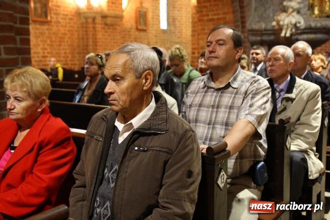 Zdjęcie w galerii na portalu naszraciborz.pl: Koncert chóralny w Sanktuarium MB Pokornej w Rudach wiadomości z regionu