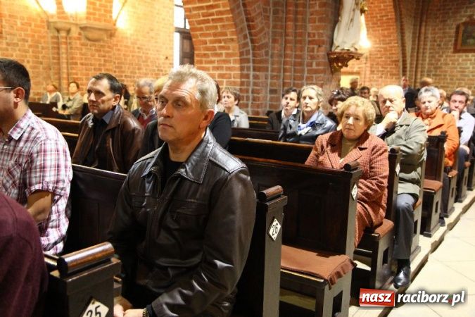 Zdjęcie w galerii na portalu naszraciborz.pl: Koncert chóralny w Sanktuarium MB Pokornej w Rudach wiadomości z regionu