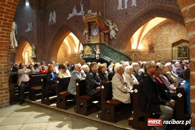 Zdjęcie w galerii na portalu naszraciborz.pl: Koncert chóralny w Sanktuarium MB Pokornej w Rudach wiadomości z regionu