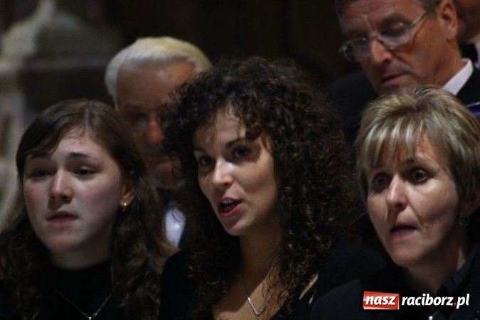 Zdjęcie w galerii na portalu naszraciborz.pl: Koncert chóralny w Sanktuarium MB Pokornej w Rudach wiadomości z regionu