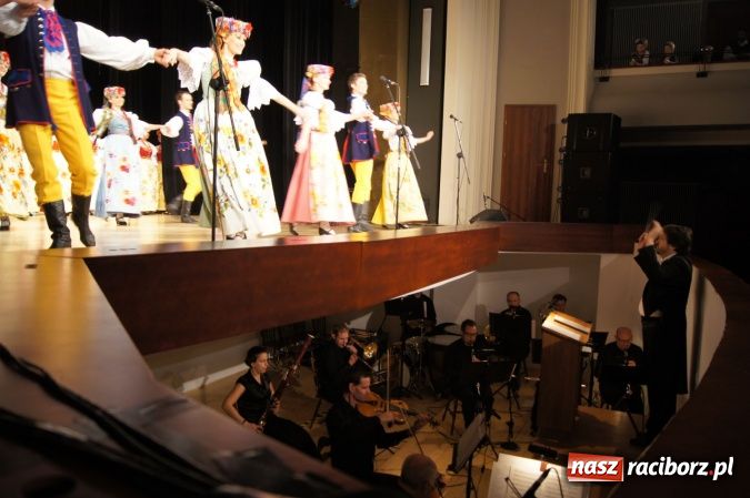 Zdjęcie w galerii na portalu naszraciborz.pl: Karolinka w Raciborskim Centrum Kultury wiadomości z regionu