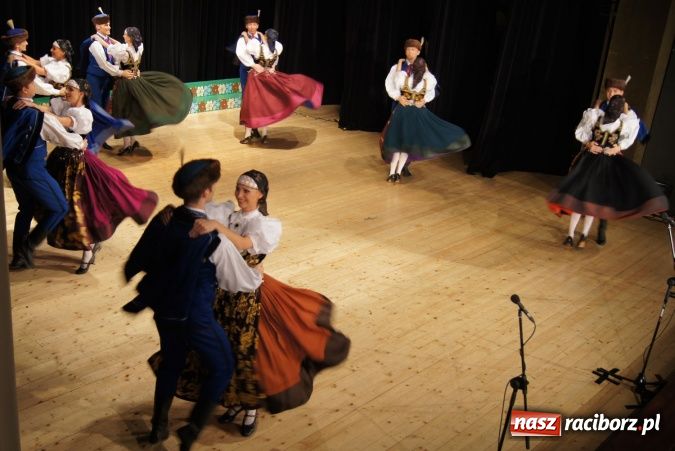 Zdjęcie w galerii na portalu naszraciborz.pl: Karolinka w Raciborskim Centrum Kultury wiadomości z regionu