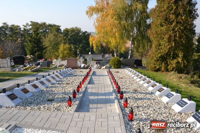 Zdjęcie w galerii na portalu naszraciborz.pl: Odnowiono groby żołnierzy niemieckich przy kościele w Owsiszczach wiadomości z regionu