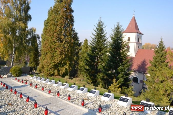 Zdjęcie w galerii na portalu naszraciborz.pl: Odnowiono groby żołnierzy niemieckich przy kościele w Owsiszczach wiadomości z regionu