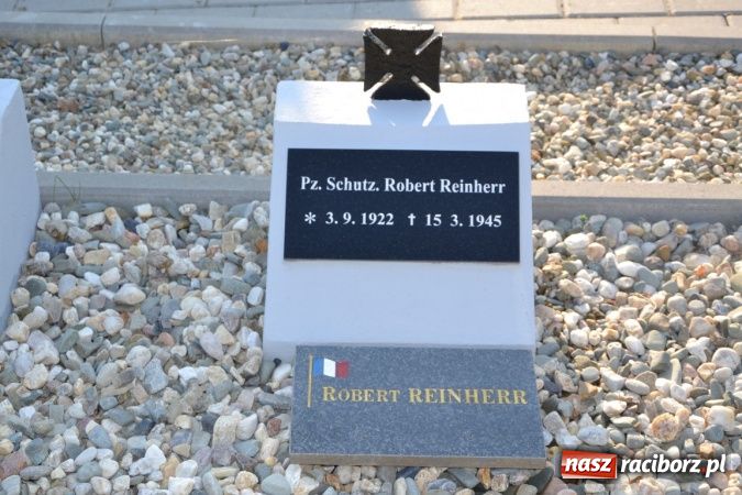 Zdjęcie w galerii na portalu naszraciborz.pl: Odnowiono groby żołnierzy niemieckich przy kościele w Owsiszczach wiadomości z regionu