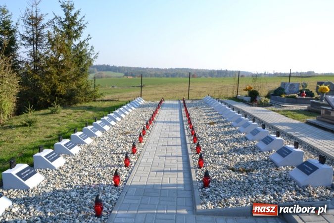 Zdjęcie w galerii na portalu naszraciborz.pl: Odnowiono groby żołnierzy niemieckich przy kościele w Owsiszczach wiadomości z regionu
