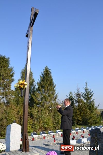 Zdjęcie w galerii na portalu naszraciborz.pl: Odnowiono groby żołnierzy niemieckich przy kościele w Owsiszczach wiadomości z regionu