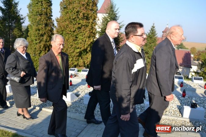 Zdjęcie w galerii na portalu naszraciborz.pl: Odnowiono groby żołnierzy niemieckich przy kościele w Owsiszczach wiadomości z regionu