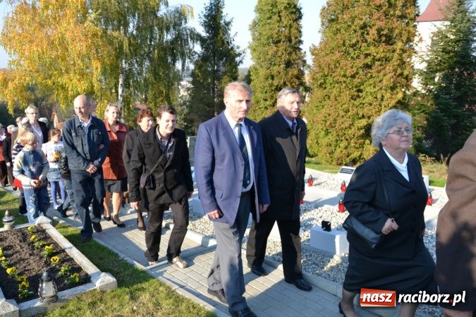 Zdjęcie w galerii na portalu naszraciborz.pl: Odnowiono groby żołnierzy niemieckich przy kościele w Owsiszczach wiadomości z regionu