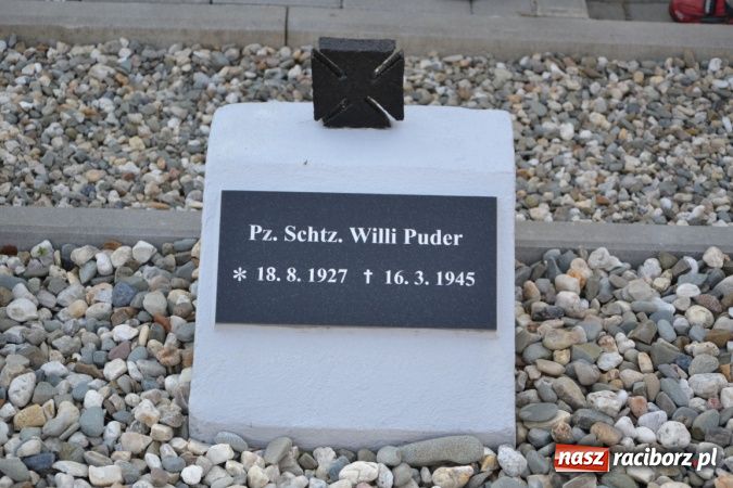 Zdjęcie w galerii na portalu naszraciborz.pl: Odnowiono groby żołnierzy niemieckich przy kościele w Owsiszczach wiadomości z regionu