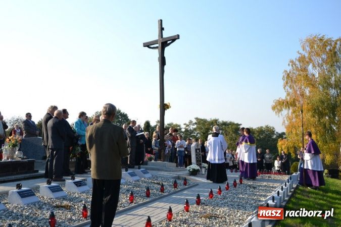 Zdjęcie w galerii na portalu naszraciborz.pl: Odnowiono groby żołnierzy niemieckich przy kościele w Owsiszczach wiadomości z regionu