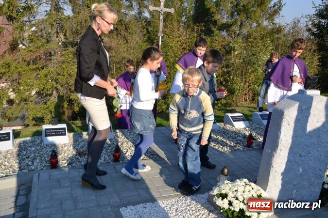 Zdjęcie w galerii na portalu naszraciborz.pl: Odnowiono groby żołnierzy niemieckich przy kościele w Owsiszczach wiadomości z regionu