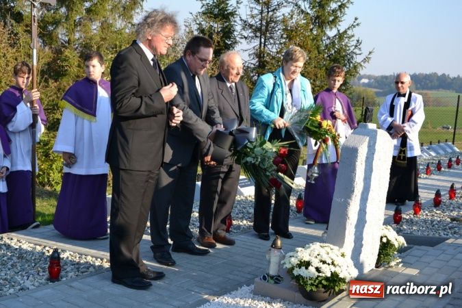 Zdjęcie w galerii na portalu naszraciborz.pl: Odnowiono groby żołnierzy niemieckich przy kościele w Owsiszczach wiadomości z regionu