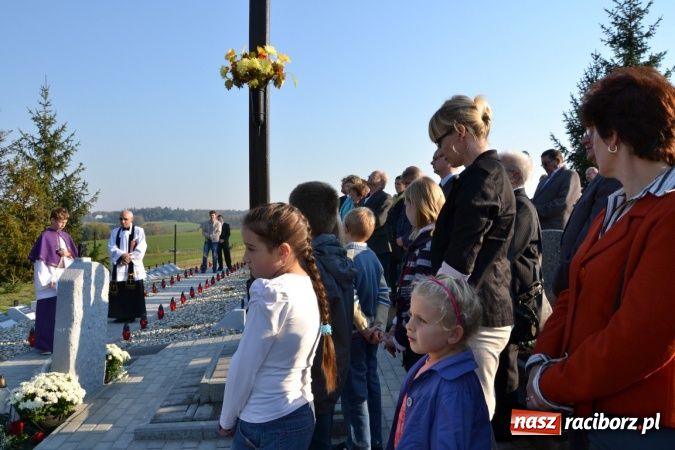 Zdjęcie w galerii na portalu naszraciborz.pl: Odnowiono groby żołnierzy niemieckich przy kościele w Owsiszczach wiadomości z regionu