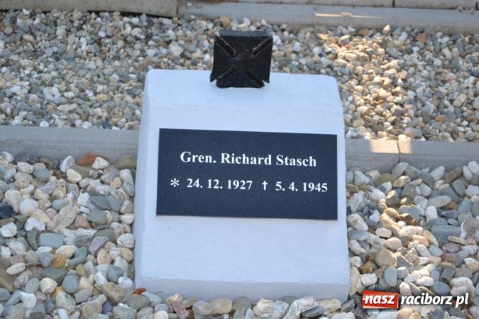 Zdjęcie w galerii na portalu naszraciborz.pl: Odnowiono groby żołnierzy niemieckich przy kościele w Owsiszczach wiadomości z regionu